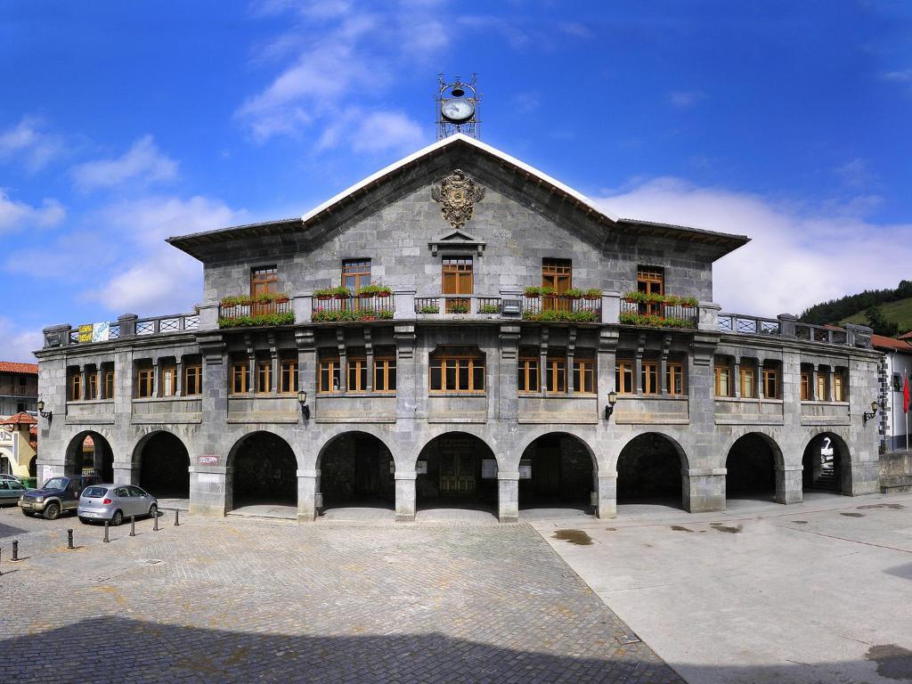 Hostal Jai Alai Leitza  Bagian luar foto