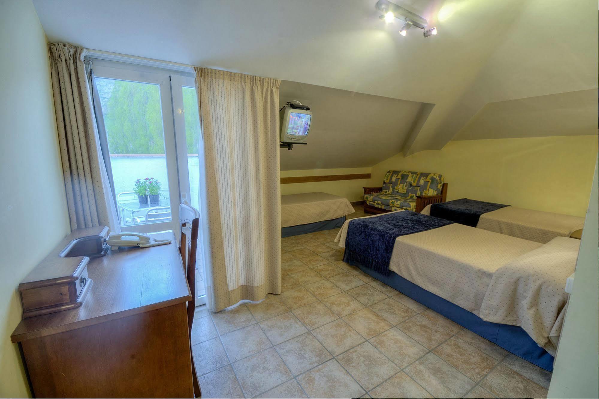 Hostal Jai Alai Leitza  Bagian luar foto