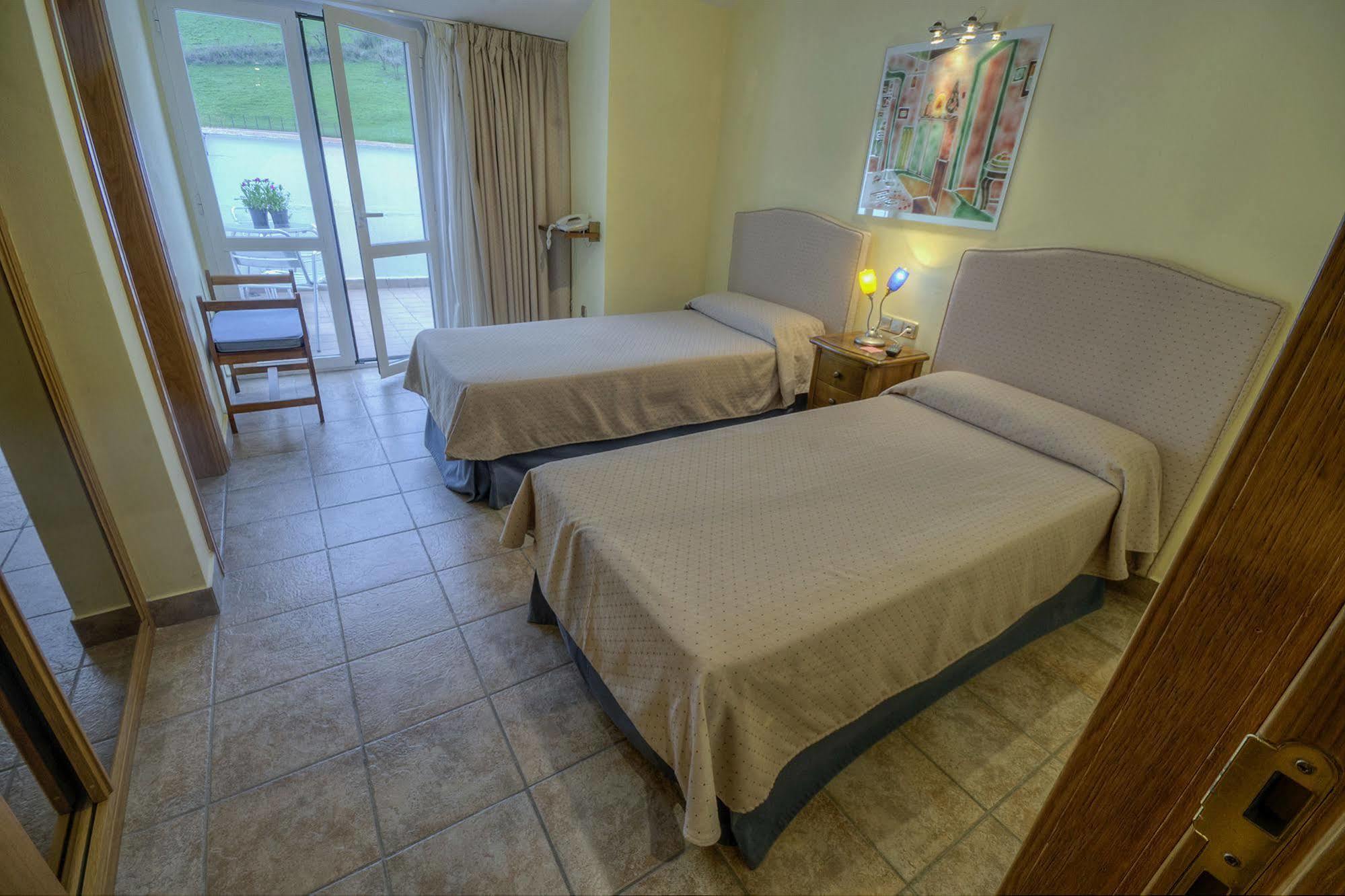 Hostal Jai Alai Leitza  Bagian luar foto