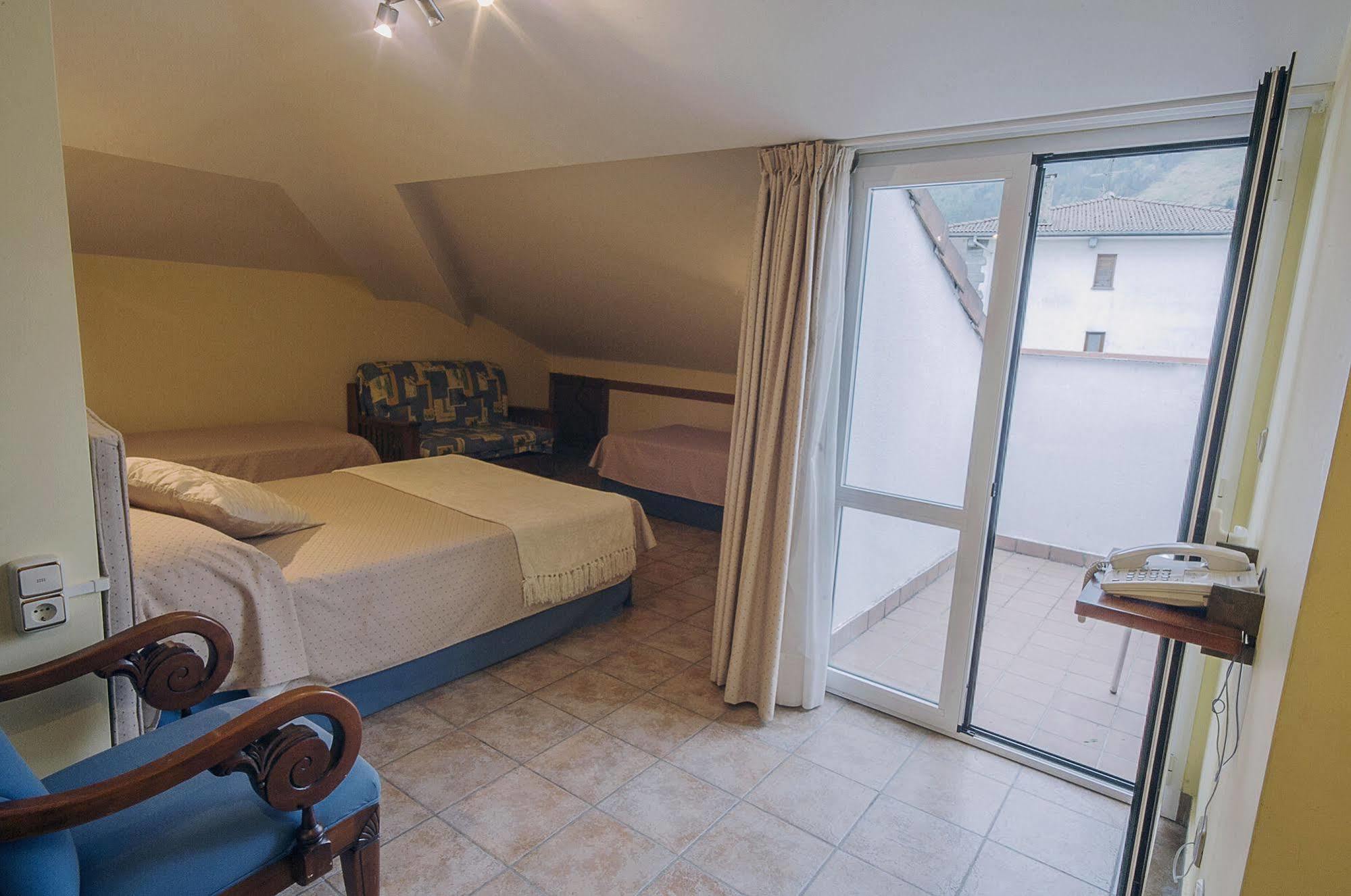 Hostal Jai Alai Leitza  Bagian luar foto